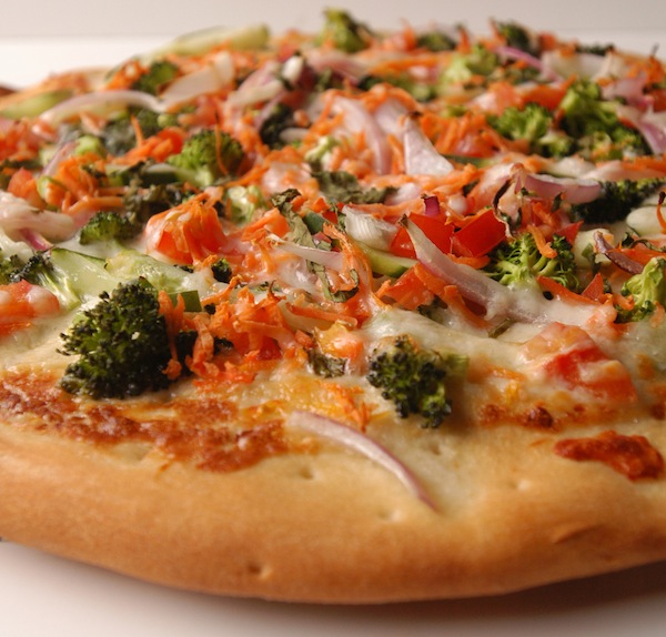 summer garden pizza, broccoli